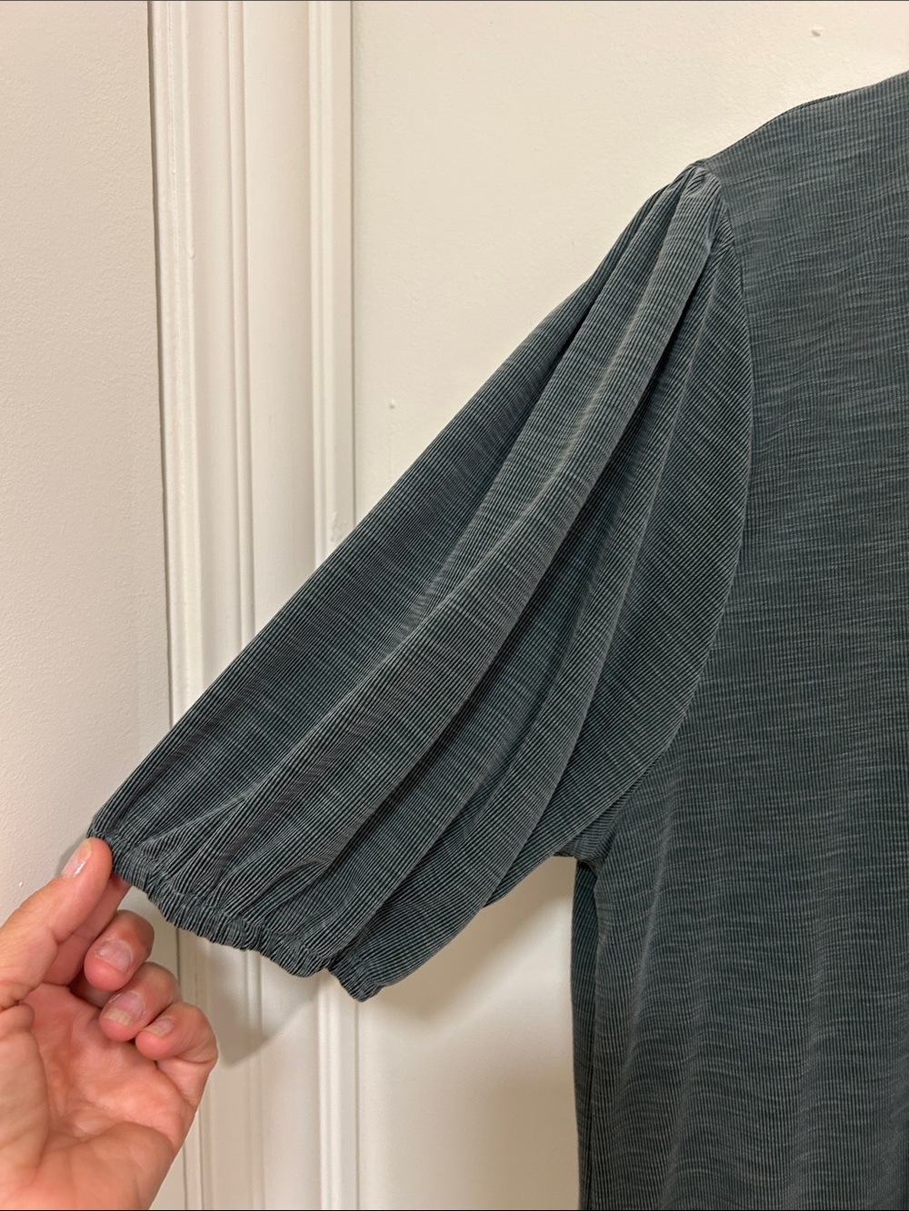 Green Envelope Green Puff Sleeve Short Sleeve Top Size Medium - Picture 3 of 4